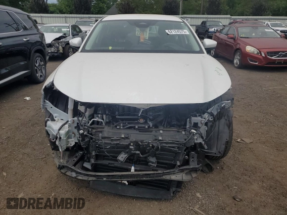 2024 Mazda CX-30 S with VIN 3MVDMBAM8RM639660, listed as a Copart auction lot 62124575 with 24,227 mi miles and Salvage title. Bid and sale history available at DreamBid. Image 5.