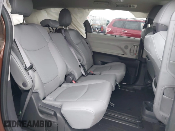 2022 Toyota Sienna XLE with VIN 5TDJRKEC4NS096017, listed as a IAAI auction lot 41708210 with 50,942 mi miles. Bid and sale history available at carsss.com. Image 8.