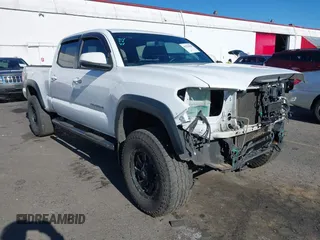 2017 Toyota Tacoma SR5 with VIN 3TMDZ5BN3HM023813, listed as a IAAI auction lot 41522828 with 128,533 mi miles. Bid and sale history available at carsss.com. Image 1.