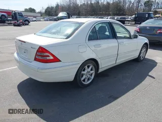 2004 Mercedes-Benz C 240 z VIN WDBRF81JX4F466824, wystawiony jako IAAI lot #41830540 z przebiegiem 53 551 mil mil oraz . Historia ofert i sprzedaży dostępna na DreamBid. Obrazek 4.