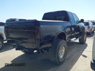 1998 Ford F-250 z VIN 1FTPX28L7WNA79621, wystawiony jako IAAI lot #41783554 z przebiegiem 254 342 mil mil oraz . Historia ofert i sprzedaży dostępna na DreamBid. Obrazek 4.