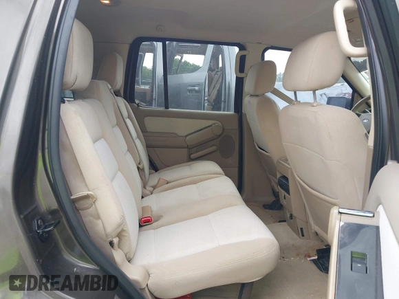 2008 Ford Explorer XLT with VIN 1FMEU63E38UA19291, listed as a IAAI auction lot 42048959 with 227,212 mi miles. Bid and sale history available at carsss.com. Image 8.