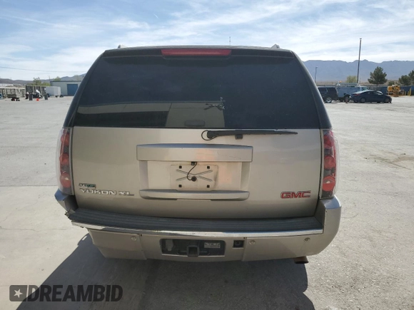 2009 GMC Yukon XL z VIN 1GKFC06269J102165, wystawiony jako Copart lot #54874955 z przebiegiem 248 831 mil mil oraz Szkoda całkowita • Salvage title. Historia ofert i sprzedaży dostępna na DreamBid. Obrazek 6.