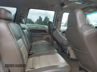 2003 Ford Excursion Eddie Bauer z VIN 1FMNU45S33ED05927, wystawiony jako Copart lot #65446335 z przebiegiem 149 989 mil mil oraz Czysty tytuł • Clean title. Historia ofert i sprzedaży dostępna na DreamBid. Obrazek 11.