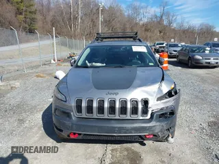2016 Jeep Cherokee Trailhawk z VIN 1C4PJMBB6GW335837, wystawiony jako IAAI lot #41547478 z przebiegiem 236 483 mil mil oraz . Historia ofert i sprzedaży dostępna na DreamBid. Obrazek 12.