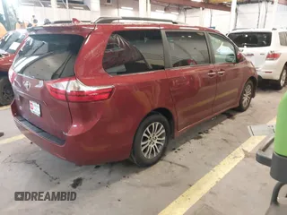 2018 Toyota Sienna XLE Auto Access Seat with VIN 5TDYZ3DC8JS935926, listed as a IAAI auction lot 41630567 with 105,224 mi miles. Bid and sale history available at carsss.com. Image 4.