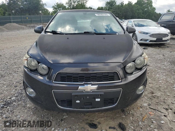 2014 Chevrolet Sonic LT z VIN 1G1JC5SH1E4221918, wystawiony jako Copart lot #56589105 z przebiegiem 152 320 mil mil oraz Szkoda całkowita • Salvage title. Historia ofert i sprzedaży dostępna na DreamBid. Obrazek 5.