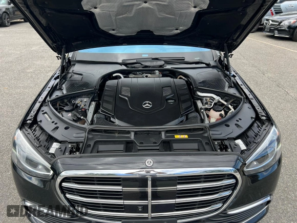 2022 Mercedes-Benz S 580 with VIN W1K6G7GB5NA132541, listed as a Copart auction lot 56436665 with 95,609 mi miles and Clean Title. Bid and sale history available at DreamBid. Image 8.