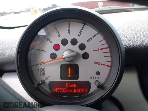 2011 MINI Hardtop with VIN WMWSU3C58BT184415, listed as a IAAI auction lot 41891353 with 149,533 mi miles and . Bid and sale history available at DreamBid. Image 7.