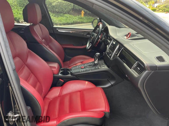 2018 Porsche Macan Turbo z VIN WP1AF2A52JLB70657, wystawiony jako Copart lot #51688145 z przebiegiem 47 299 mil mil oraz Szkoda całkowita • Salvage title. Historia ofert i sprzedaży dostępna na DreamBid. Obrazek 5.