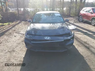 2024 Hyundai Elantra SEL z VIN KMHLM4DGXRU832768, wystawiony jako IAAI lot #41826429 z przebiegiem 11 221 mil mil oraz . Historia ofert i sprzedaży dostępna na DreamBid. Obrazek 13.