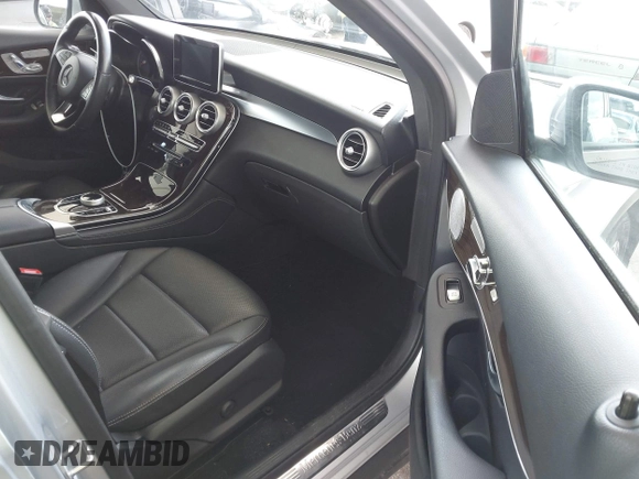 2019 Mercedes-Benz GLC 300 with VIN WDC0G4JB4KV129605, listed as a IAAI auction lot 42207132 with 39,743 mi miles and . Bid and sale history available at DreamBid. Image 5.