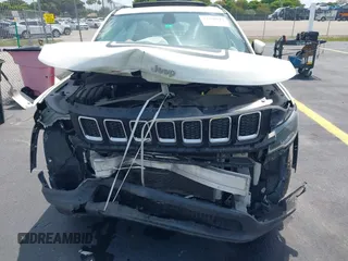 2019 Jeep Compass Latitude with VIN 3C4NJCBB3KT832196, listed as a IAAI auction lot 42210113 with 70,241 mi miles and . Bid and sale history available at DreamBid. Image 6.