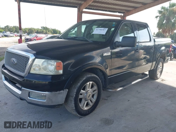 2004 Ford F-150 XLT z VIN 1FTPW12554KD31646, wystawiony jako IAAI lot #42798307 z przebiegiem 263 985 mil mil oraz . Historia ofert i sprzedaży dostępna na DreamBid. Obrazek 18.