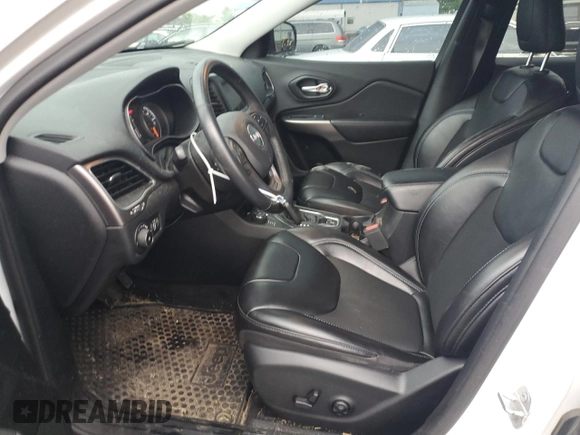 2019 Jeep Cherokee Altitude z VIN 1C4PJMLX6KD415525, wystawiony jako Copart lot #59932625 z przebiegiem 94 267 mil mil oraz Szkoda całkowita • Salvage title. Historia ofert i sprzedaży dostępna na DreamBid. Obrazek 7.
