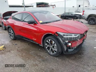 2022 Ford Mustang Mach-E Premium z VIN 3FMTK3RM1NMA57631, wystawiony jako IAAI lot #42369574 z przebiegiem 108 893 mil mil oraz . Historia ofert i sprzedaży dostępna na DreamBid. Obrazek 1.