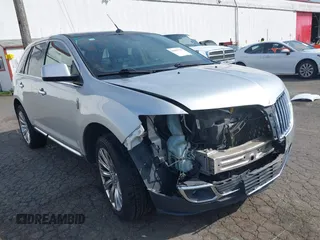 2011 Lincoln MKX z VIN 2LMDJ6JK0BBJ16396, wystawiony jako IAAI lot #41867125 z przebiegiem 144 161 mil mil oraz . Historia ofert i sprzedaży dostępna na DreamBid. Obrazek 1.