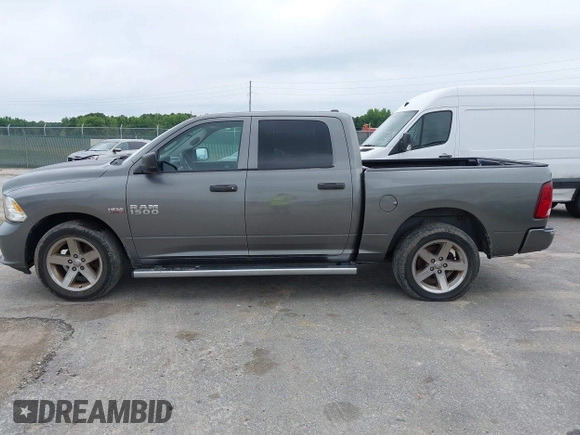 2013 Ram 1500 Express z VIN 1C6RR6KT8DS532508, wystawiony jako IAAI lot #42366979 z przebiegiem 196 024 mil mil oraz . Historia ofert i sprzedaży dostępna na DreamBid. Obrazek 15.