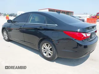 2013 Hyundai Sonata GLS z VIN 5NPEB4AC9DH531707, wystawiony jako IAAI lot #42483354 z przebiegiem 226 978 mil mil oraz . Historia ofert i sprzedaży dostępna na DreamBid. Obrazek 3.