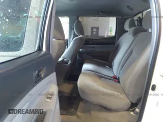 2009 Toyota Tacoma PreRunner with VIN 3TMJU62N59M083231, listed as a IAAI auction lot 28518886 with 190,324 mi miles. Bid and sale history available at carsss.com. Image 8.