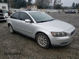 2004 Volvo S40 z VIN YV1MS382242015462, wystawiony jako Copart lot #80990264 z przebiegiem 193 137 mil mil oraz Czysty tytuł • Clean title. Historia ofert i sprzedaży dostępna na DreamBid. Obrazek 4.