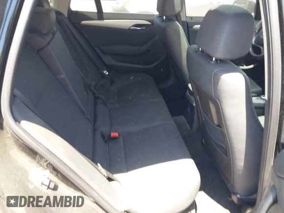 2014 BMW X1 sDrive28i z VIN WBAVM1C50EVW54351, wystawiony jako IAAI lot #42117685 z przebiegiem 131 631 mil mil oraz . Historia ofert i sprzedaży dostępna na DreamBid. Obrazek 8.