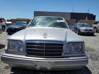1994 Mercedes-Benz E 320 with VIN WDBEA32E7RC050885, listed as a Copart auction lot 56667795 with 175,701 mi miles and Clean Title. Bid and sale history available at DreamBid. Image 5.