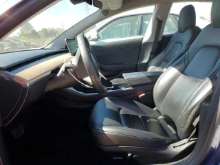 2018 Tesla Model 3 Long Range Battery z VIN 5YJ3E1EB8JF120548, wystawiony jako Copart lot #49389795 z przebiegiem 68 884 mil mil oraz Szkoda całkowita • Salvage title. Historia ofert i sprzedaży dostępna na DreamBid. Obrazek 7.
