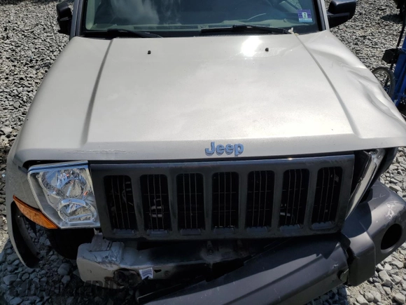 2007 Jeep Commander Sport z VIN 1J8HG48K67C651209, wystawiony jako Copart lot #64049035 z przebiegiem 216 628 mil mil oraz Szkoda całkowita • Salvage title. Historia ofert i sprzedaży dostępna na DreamBid. Obrazek 12.