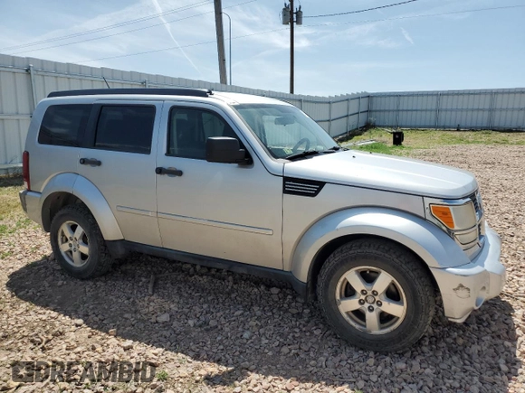 2008 Dodge Nitro SXT z VIN 1D8GU28K98W178732, wystawiony jako Copart lot #61411305 z przebiegiem 185 194 mil mil oraz Czysty tytuł • Clean title. Historia ofert i sprzedaży dostępna na DreamBid. Obrazek 4.
