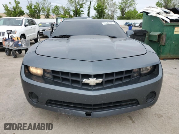 2010 Chevrolet Camaro LS z VIN 2G1FA1EV9A9218441, wystawiony jako Copart lot #55647195 z przebiegiem 147 345 mil mil oraz Szkoda całkowita • Salvage title. Historia ofert i sprzedaży dostępna na DreamBid. Obrazek 5.