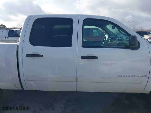 2007 Chevrolet Silverado 1500 LT w/1LT with VIN 2GCEC13C371505070, listed as a IAAI auction lot 41496659 with 179,379 mi miles. Bid and sale history available at carsss.com. Image 13.