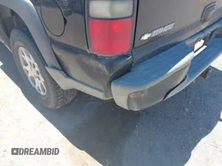 2005 Chevrolet Tahoe LT z VIN 1GNEK13T35R116833, wystawiony jako IAAI lot #42508302 z przebiegiem 254 759 mil mil oraz . Historia ofert i sprzedaży dostępna na DreamBid. Obrazek 6.