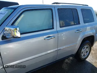 2008 Jeep Patriot Sport with VIN 1J8FT28W98D519566, listed as a IAAI auction lot 41804415 with 108,787 mi miles. Bid and sale history available at carsss.com. Image 13.