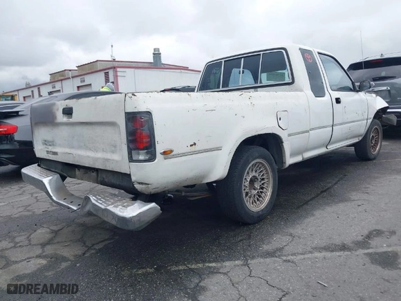 1992 Toyota 2WD Pickups DLX with VIN JT4RN93P9N5064411, listed as a IAAI auction lot 41787535 with 170,294 mi miles. Bid and sale history available at carsss.com. Image 4.