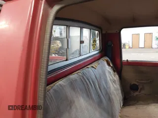 1983 Toyota Pickup z VIN JT4RN44R8D1137485, wystawiony jako IAAI lot #41741970 z przebiegiem 328 446 mil mil oraz . Historia ofert i sprzedaży dostępna na DreamBid. Obrazek 8.