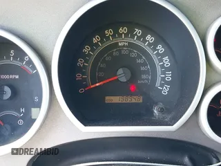 2010 Toyota Tundra z VIN 5TFUW5F11AX103188, wystawiony jako IAAI lot #39811998 z przebiegiem 198 948 mil mil oraz . Historia ofert i sprzedaży dostępna na DreamBid. Obrazek 7.