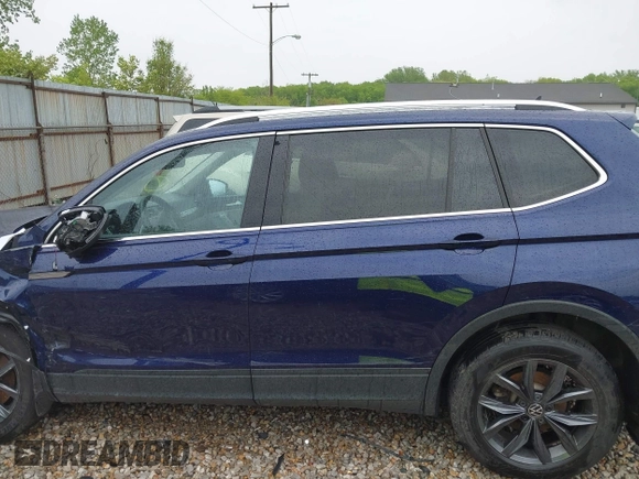 2022 Volkswagen Tiguan SE with VIN 3VV2B7AX8NM098143, listed as a IAAI auction lot 42209345 with 32,891 mi miles and . Bid and sale history available at DreamBid. Image 14.