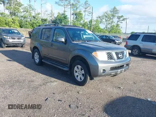 2006 Nissan Pathfinder SE z VIN 5N1AR18U66C640269, wystawiony jako IAAI lot #42256878 z przebiegiem 143 380 mil mil oraz . Historia ofert i sprzedaży dostępna na DreamBid. Obrazek 1.