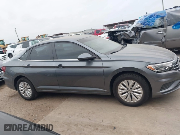 2020 Volkswagen Jetta S z VIN 3VWCB7BU7LM030563, wystawiony jako IAAI lot #42136203 z przebiegiem 52 649 mil mil oraz . Historia ofert i sprzedaży dostępna na DreamBid. Obrazek 13.