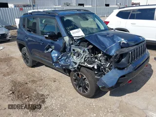 2023 Jeep Renegade Trailhawk z VIN ZACNJDC19PPP70231, wystawiony jako IAAI lot #42236217 z przebiegiem 30 880 mil mil oraz . Historia ofert i sprzedaży dostępna na DreamBid. Obrazek 1.