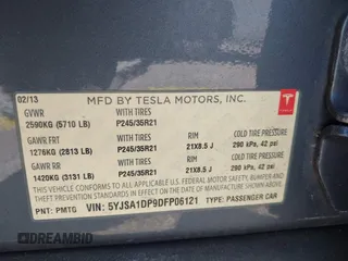 2013 Tesla Model S Performance z VIN 5YJSA1DP9DFP06121, wystawiony jako IAAI lot #42511097 z przebiegiem 100 990 mil mil oraz . Historia ofert i sprzedaży dostępna na DreamBid. Obrazek 9.