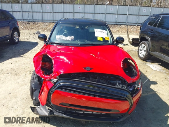 2024 MINI Hardtop 4 Door Cooper Classic with VIN WMW33DK00R2V40133, listed as a IAAI auction lot 41801763 with 9,607 mi miles and . Bid and sale history available at DreamBid. Image 6.