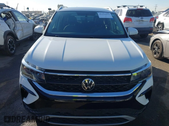 2022 Volkswagen Taos SE z VIN 3VVLX7B20NM097528, wystawiony jako IAAI lot #41152253 z przebiegiem 45 607 mil mil oraz . Historia ofert i sprzedaży dostępna na DreamBid. Obrazek 12.