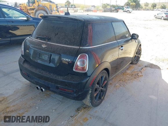 2011 MINI Hardtop S with VIN WMWSV3C51BTY11050, listed as a IAAI auction lot 41981118 with Not provided miles and . Bid and sale history available at DreamBid. Image 4.