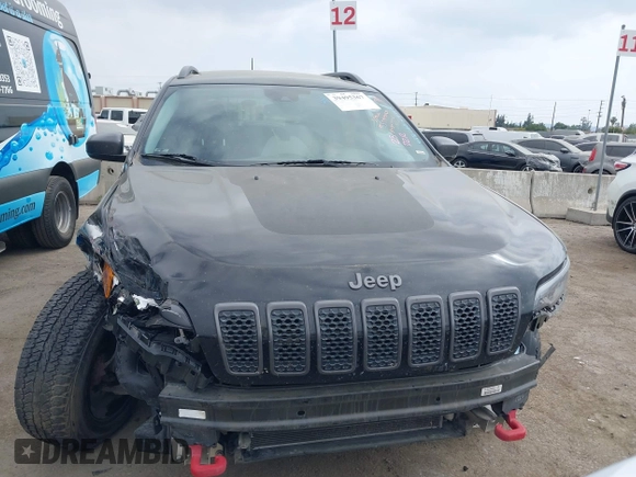 2019 Jeep Cherokee Trailhawk with VIN 1C4PJMBX6KD232515, listed as a IAAI auction lot 39495367 with 53,293 mi miles and . Bid and sale history available at DreamBid. Image 13.