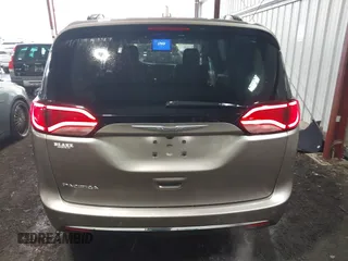 2017 Chrysler Pacifica Touring L with VIN 2C4RC1BG5HR565540, listed as a IAAI auction lot 41999464 with 110,056 mi miles and . Bid and sale history available at DreamBid. Image 16.