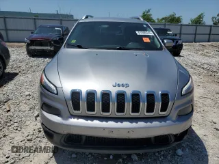2016 Jeep Cherokee Latitude with VIN 1C4PJMCS9GW199329, listed as a Copart auction lot 61696245 with 62,280 mi miles and Salvage title. Bid and sale history available at DreamBid. Image 5.