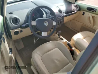 2008 Volkswagen Beetle S z VIN 3VWRW31C48M510132, wystawiony jako Copart lot #56692935 z przebiegiem 125 154 mil mil oraz Szkody całkowita. Historia ofert i sprzedaży dostępna na DreamBid. Obrazek 8.