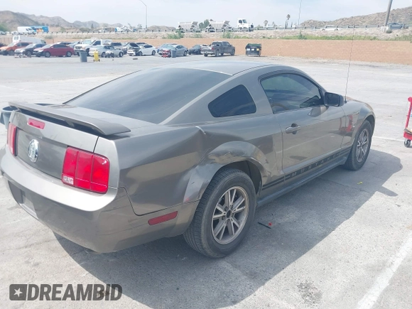 2005 Ford Mustang Deluxe with VIN 1ZVFT80N355185003, listed as a IAAI auction lot 42030961 with 219,973 mi miles. Bid and sale history available at carsss.com. Image 4.
